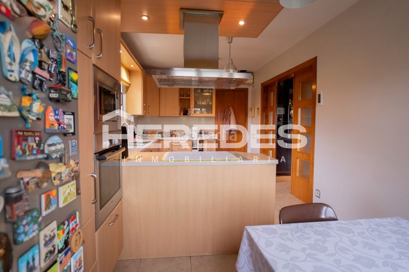 Foto f9108dfa-d552-41b3-bf97-fdf896e0da0a. Casa amb xemeneia calefacció aparcament a Castellarnau Sabadell
