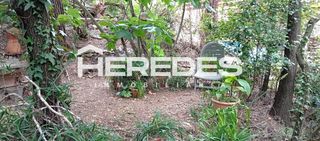 Terreno residenziale in Torrelles de Llobregat. Con cabaña de madera para reformar