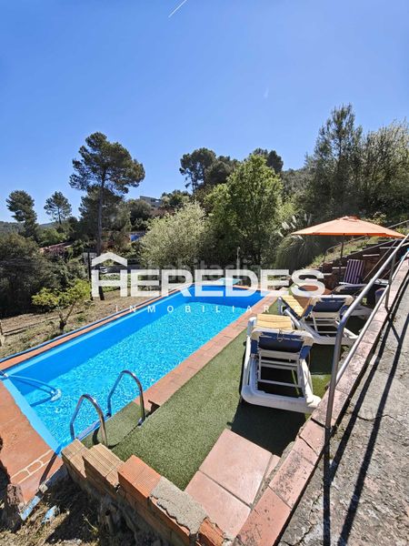 Foto 173c7f83-97cf-4061-89ec-dc5cd82b986f. Casa amb xemeneia calefacció aparcament piscina a Torrelles de Llobregat