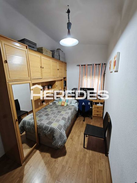 Foto 3e1502c1-d996-4d55-ae9f-18bf61ec1af7. Casa amb xemeneia calefacció aparcament piscina a Torrelles de Llobregat