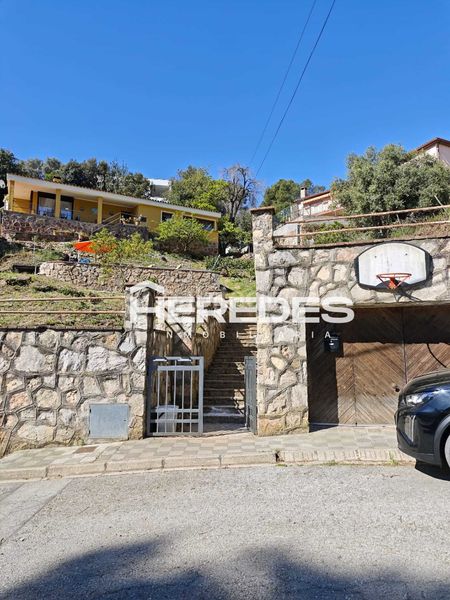 Foto 4dd36cae-6535-44a2-9a03-77d58dbb1d15. Casa amb xemeneia calefacció aparcament piscina a Torrelles de Llobregat