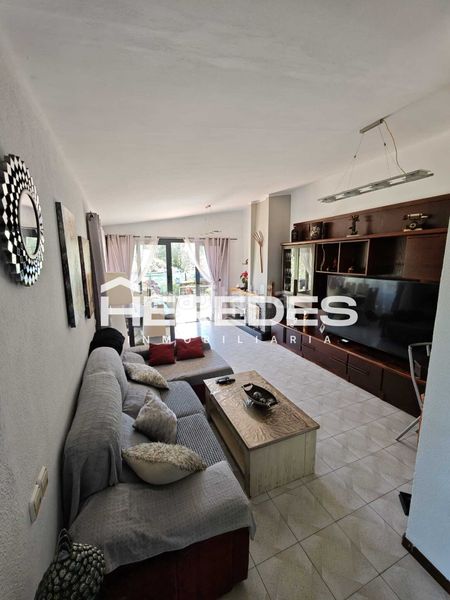 Foto 66d952b9-a261-4ce8-9345-26eef50a005b. Casa amb xemeneia calefacció aparcament piscina a Torrelles de Llobregat