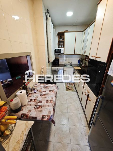 Foto 76694a9c-adb1-4dcd-aa6b-53f9330800db. Casa amb xemeneia calefacció aparcament piscina a Torrelles de Llobregat