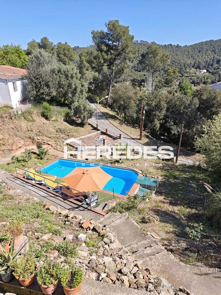Foto 8621f2c8-e445-4b19-b01e-0a763c1c1d7f. Casa amb xemeneia calefacció aparcament piscina a Torrelles de Llobregat