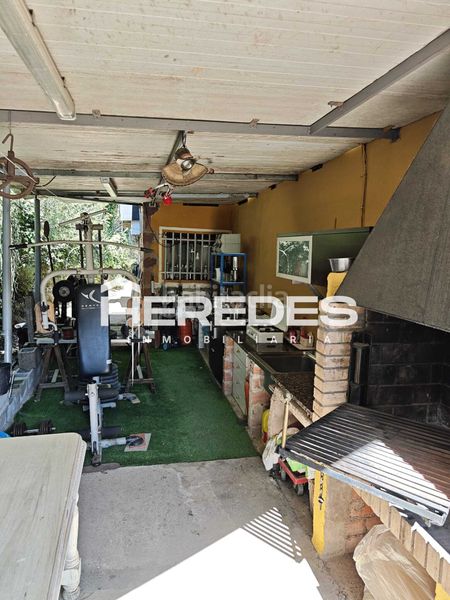 Foto a89f987e-8bd7-4d82-904b-4222c1129a43. Casa amb xemeneia calefacció aparcament piscina a Torrelles de Llobregat