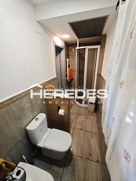 Foto d4f1409d-0233-4dbc-8633-03da2a933d8e. Casa amb xemeneia calefacció aparcament piscina a Torrelles de Llobregat