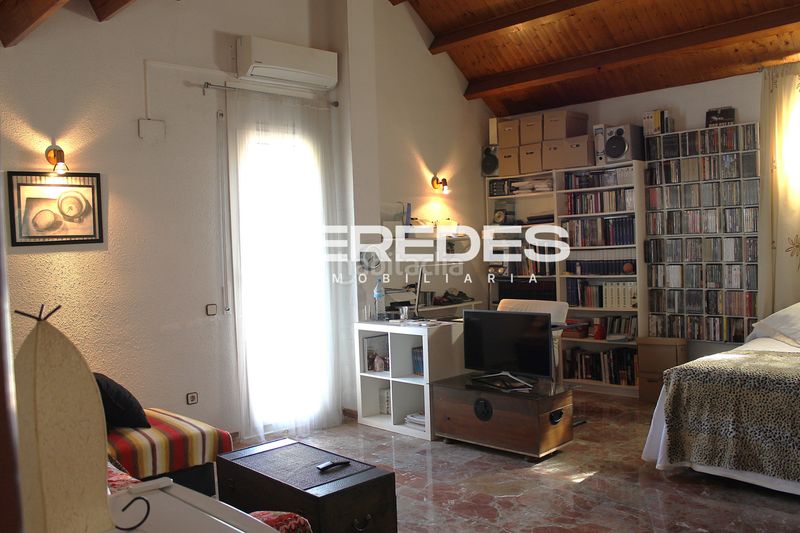 Foto 1a5265e0-1f9a-4af5-9ab5-876349d78f72. Casa adossada amb xemeneia calefacció aparcament a Torrelles de Llobregat