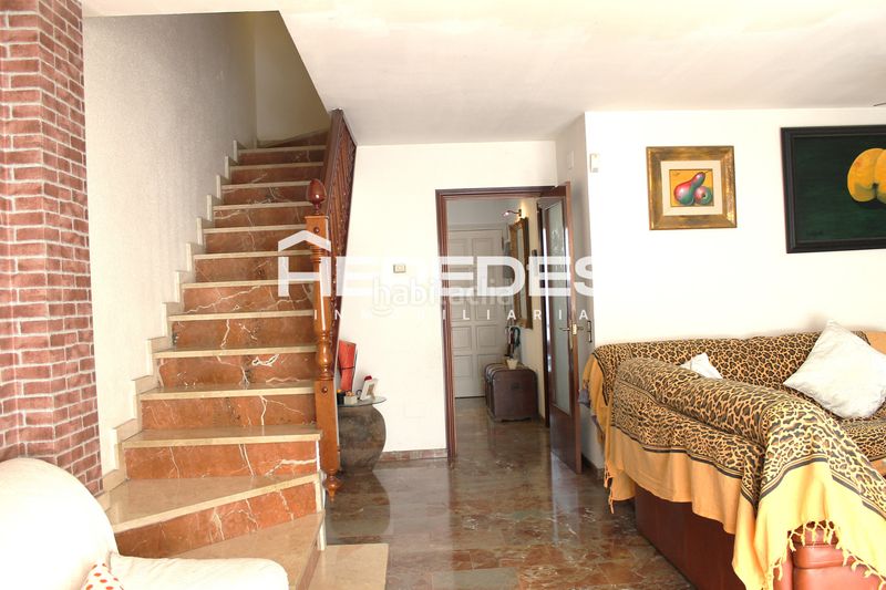 Foto 224f04dd-c10c-4370-9faf-0c005bc8c3bf. Casa adossada amb xemeneia calefacció aparcament a Torrelles de Llobregat