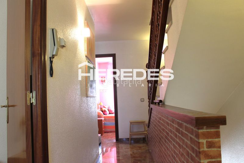 Foto 3014b73b-6e42-47cc-a8a0-afab59aa63e1. Casa adossada amb xemeneia calefacció aparcament a Torrelles de Llobregat