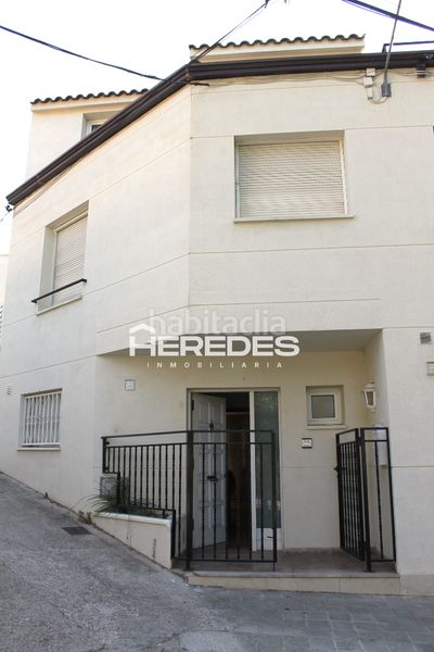 Foto 3f082d66-c67a-4bc9-b4c9-9d118817ae82. Casa adossada amb xemeneia calefacció aparcament a Torrelles de Llobregat