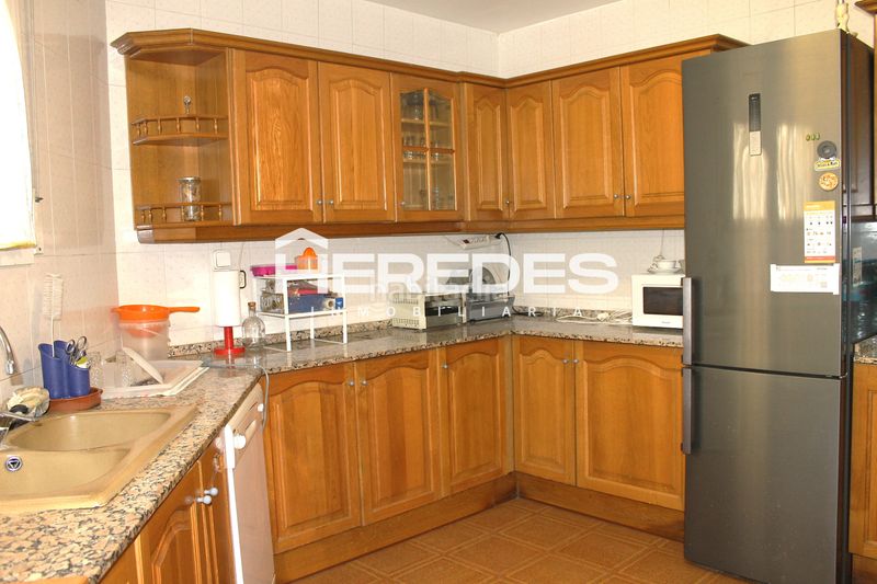 Foto 49320795-fc49-456e-ae87-309b0a10e6a2. Casa adossada amb xemeneia calefacció aparcament a Torrelles de Llobregat