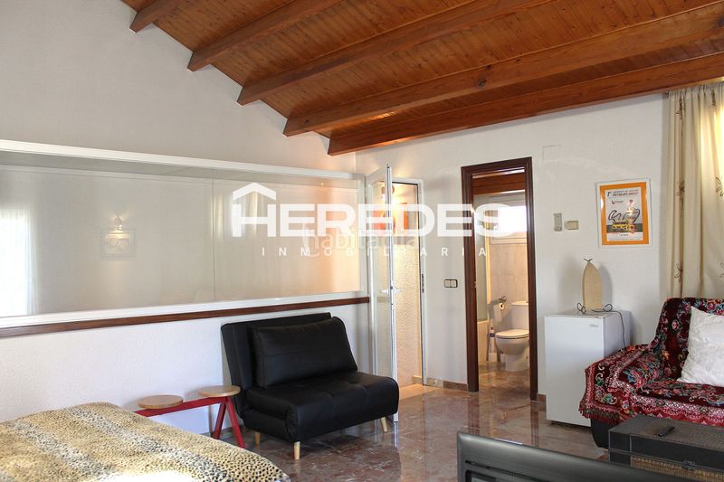Foto 61832a98-67bb-47a1-a207-3f2c613d85a5. Casa adossada amb xemeneia calefacció aparcament a Torrelles de Llobregat