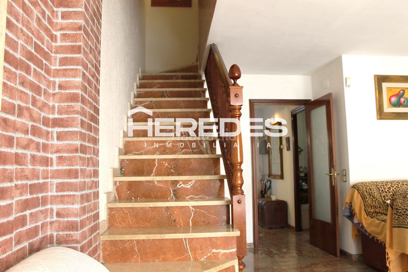 Foto c31d3004-ee90-429b-8c61-82cbd8f00c75. Casa adossada amb xemeneia calefacció aparcament a Torrelles de Llobregat
