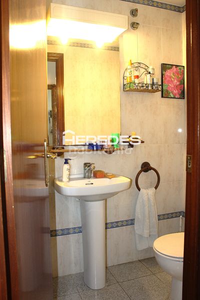 Foto f89e4cd3-0b80-41fd-8503-88303e169239. Casa adossada amb xemeneia calefacció aparcament a Torrelles de Llobregat