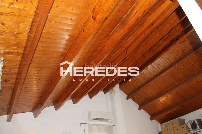 Foto fa0b0f2f-933e-4cd6-b8e1-2406703d7694. Casa adossada amb xemeneia calefacció aparcament a Torrelles de Llobregat