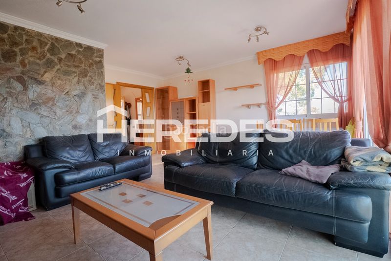 Foto 430582ab-7a35-4d11-8be1-a2b4e1681824. Casa amb calefacció aparcament a Torrelles de Llobregat