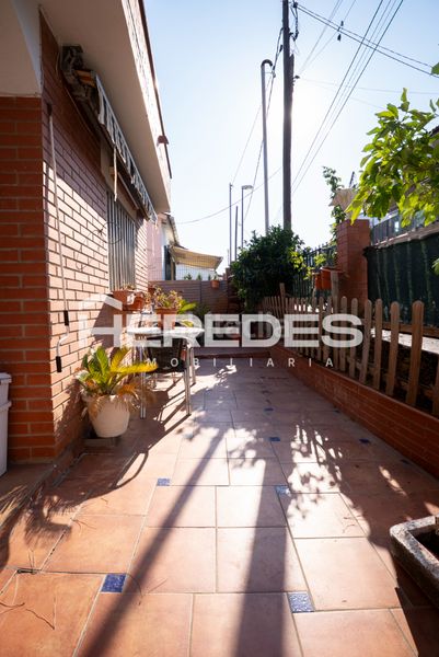 Foto 46dafcae-e984-44bf-8b23-c479a67425f7. Casa amb calefacció aparcament a Torrelles de Llobregat