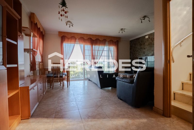 Foto 4e63cbe7-f0cb-4e04-984e-552fff2c6931. Casa amb calefacció aparcament a Torrelles de Llobregat
