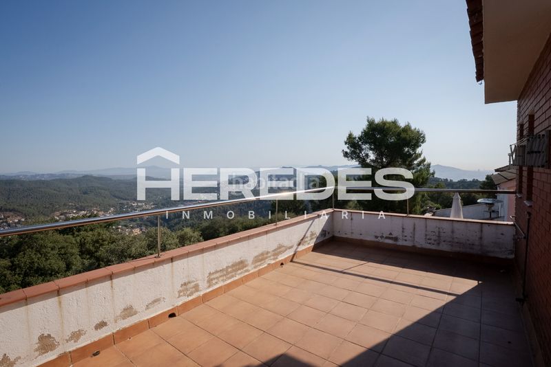 Foto a40c2e7d-8a5d-4280-a3d2-a4b8e52021be. Casa amb calefacció aparcament a Torrelles de Llobregat