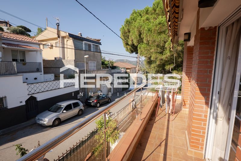 Foto af40a900-ccac-4c8e-9160-d453ddd9471f. Casa amb calefacció aparcament a Torrelles de Llobregat