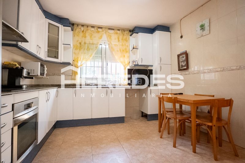 Foto db8a9633-2e76-495c-9aed-651f87bae526. Casa amb calefacció aparcament a Torrelles de Llobregat