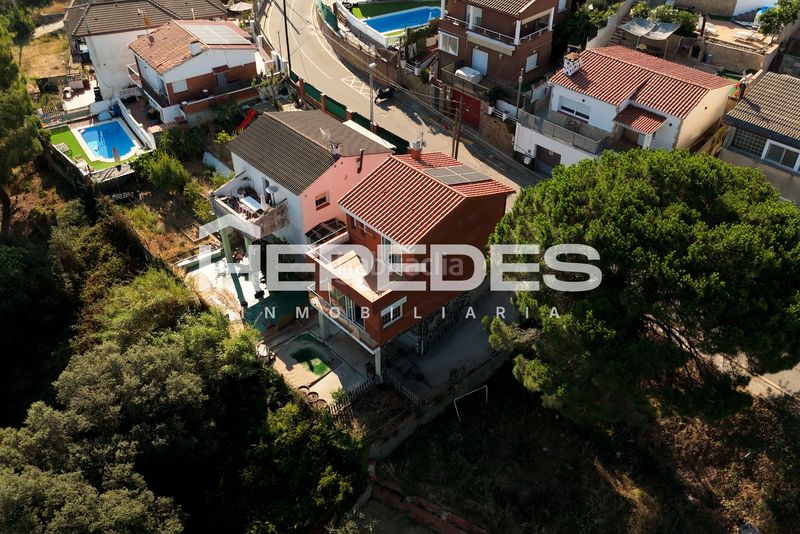 Foto ddc03663-8671-464c-9a27-b9d8c0450b9f. Casa amb calefacció aparcament a Torrelles de Llobregat