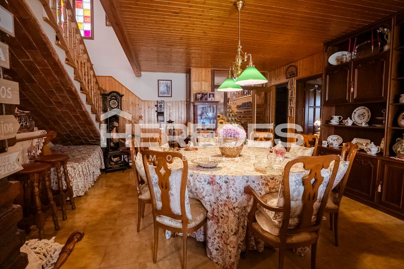 Foto 02127d1d-acd1-4ff9-adf6-d09339273940. Casa amb xemeneia calefacció aparcament piscina a Torrelles de Llobregat