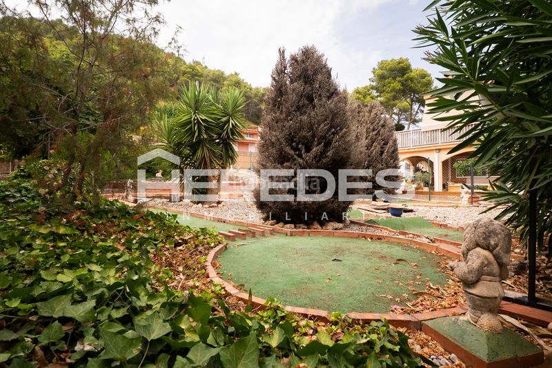 Foto 42129c5f-ce63-41ae-b075-63b5eee33be5. Casa amb xemeneia calefacció aparcament piscina a Torrelles de Llobregat