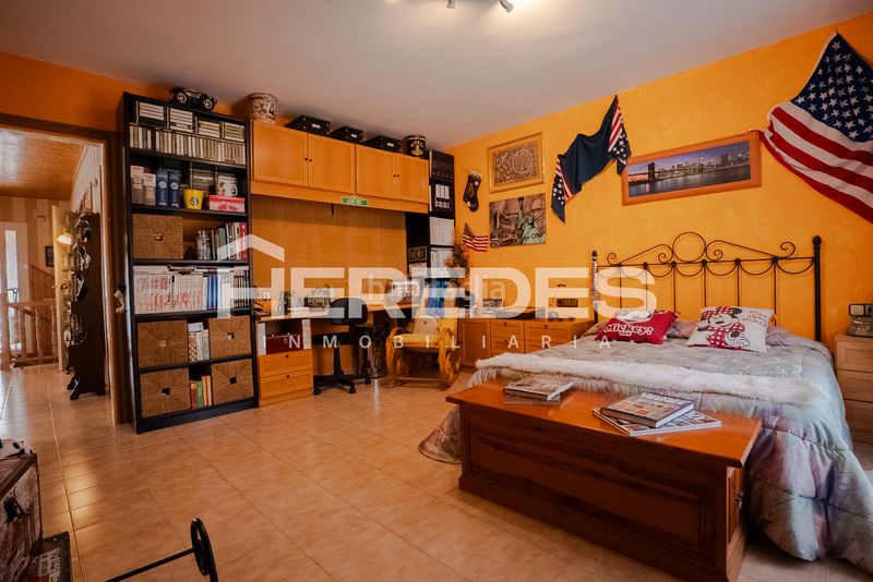 Foto 53678ed9-f77c-4fb5-80db-ccabd005674a. Casa amb xemeneia calefacció aparcament piscina a Torrelles de Llobregat