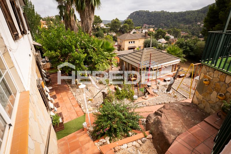 Foto 7b6f371d-62c9-45cd-a2de-721ad4cd361b. Casa amb xemeneia calefacció aparcament piscina a Torrelles de Llobregat