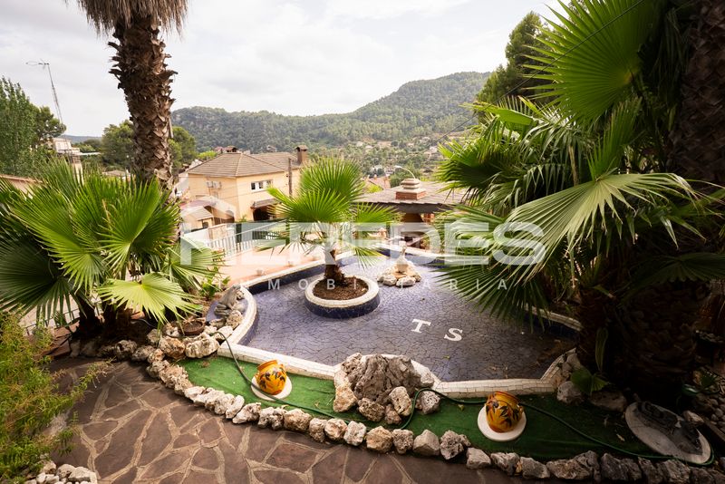 Foto 7e775c97-1e7d-4563-a2c9-02387114748c. Casa amb xemeneia calefacció aparcament piscina a Torrelles de Llobregat