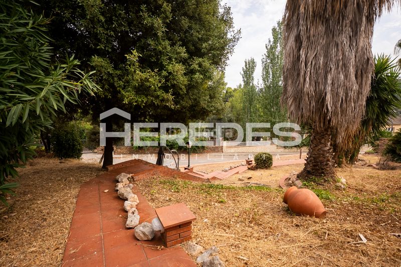 Foto 8a218767-2a5e-4750-a296-c60edb25d81c. Casa amb xemeneia calefacció aparcament piscina a Torrelles de Llobregat
