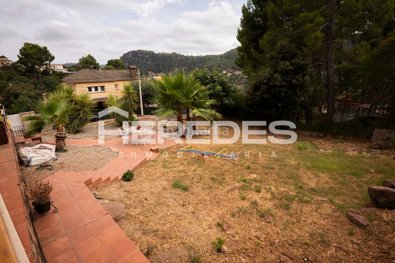 Foto 9b166a3e-29e4-4e41-bb7c-e2ab6b91c6f1. Casa amb xemeneia calefacció aparcament piscina a Torrelles de Llobregat