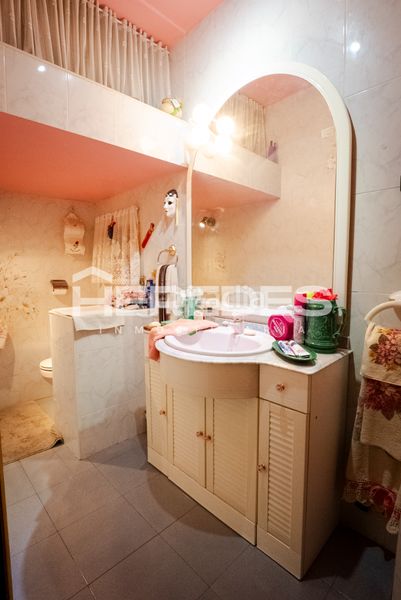 Foto b326333c-c095-4472-8be1-108899a28c15. Casa amb xemeneia calefacció aparcament piscina a Torrelles de Llobregat