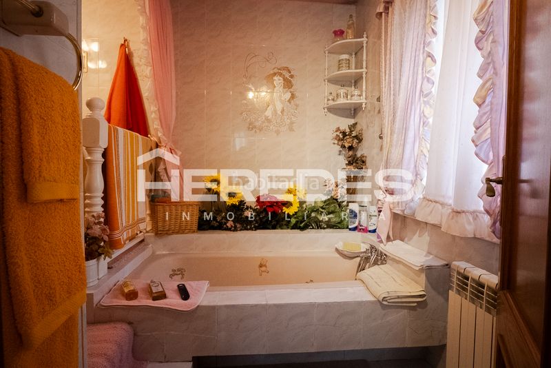 Foto b39bbbd0-dbf9-4fdf-a316-3ae0a60d13e6. Casa amb xemeneia calefacció aparcament piscina a Torrelles de Llobregat