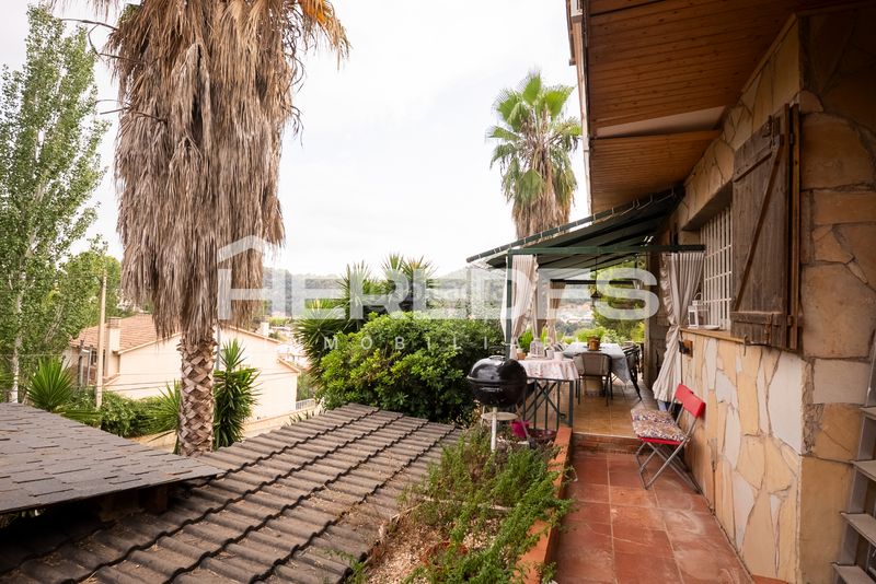 Foto c2c78030-4908-4ef9-958e-5f2e60097fd4. Casa amb xemeneia calefacció aparcament piscina a Torrelles de Llobregat
