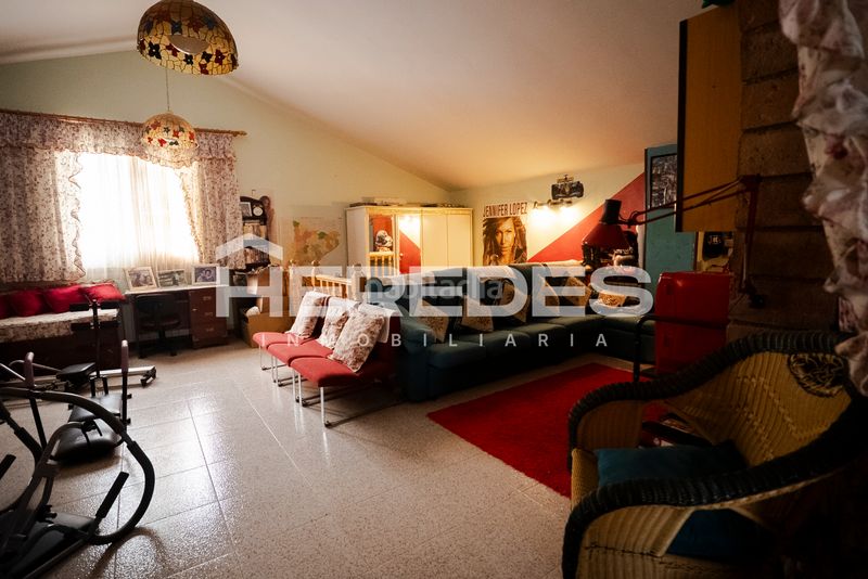 Foto cd0d7c0a-bbc1-44b7-8cf4-8760ab2851a1. Casa amb xemeneia calefacció aparcament piscina a Torrelles de Llobregat