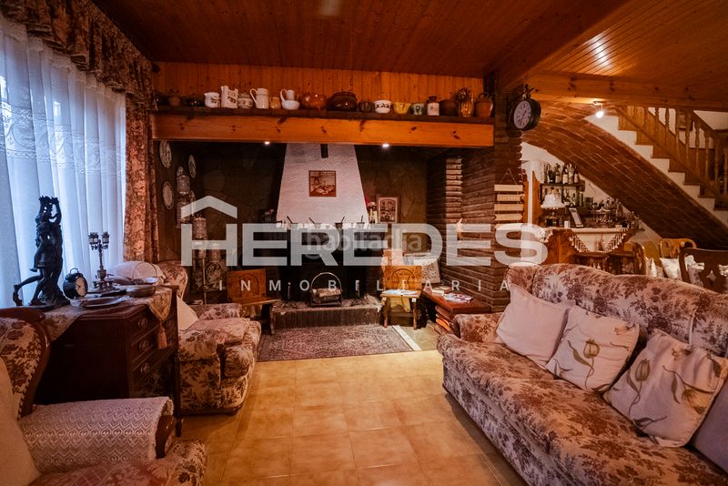 Foto de606e63-ed23-4a54-a6b7-759bb9636c08. Casa amb xemeneia calefacció aparcament piscina a Torrelles de Llobregat