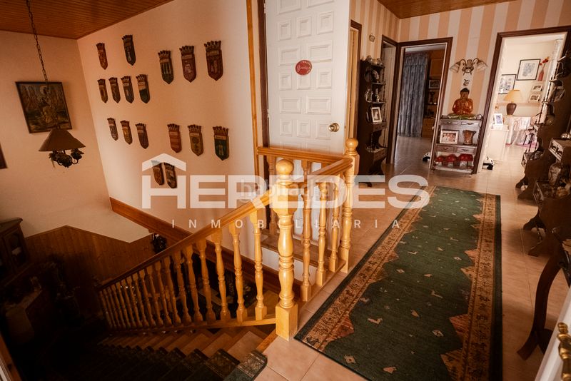 Foto e4b41505-1fc2-4428-836f-9254ce8bd6ad. Casa amb xemeneia calefacció aparcament piscina a Torrelles de Llobregat