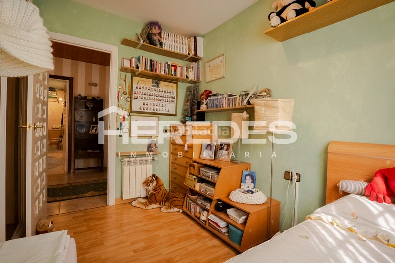 Foto f807fa92-6719-4ad3-b99d-b17b0325a5ef. Casa amb xemeneia calefacció aparcament piscina a Torrelles de Llobregat