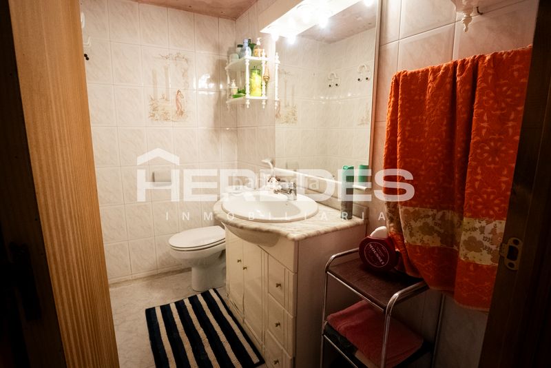 Foto faf1cabb-b387-43c1-ad7c-5d976829bdb9. Casa amb xemeneia calefacció aparcament piscina a Torrelles de Llobregat