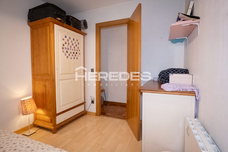 Foto 3eef31a2-8b0b-47b3-9df9-dc7d1f13e2b8. Pis amb calefacció aparcament a Putget - Farró Barcelona