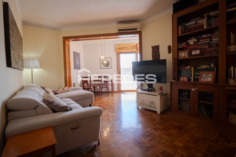 Foto eb0c8116-e22a-4b2f-9bd0-a3489746e9a2. Pis amb calefacció aparcament a Putget - Farró Barcelona