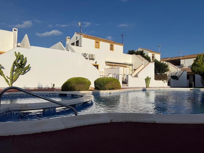 Foto 76e96d2e-5da6-4948-94da-ae53f8a46755. Casa aparellada amb aparcament piscina a Pueblo Latino Pilar de la Horadada