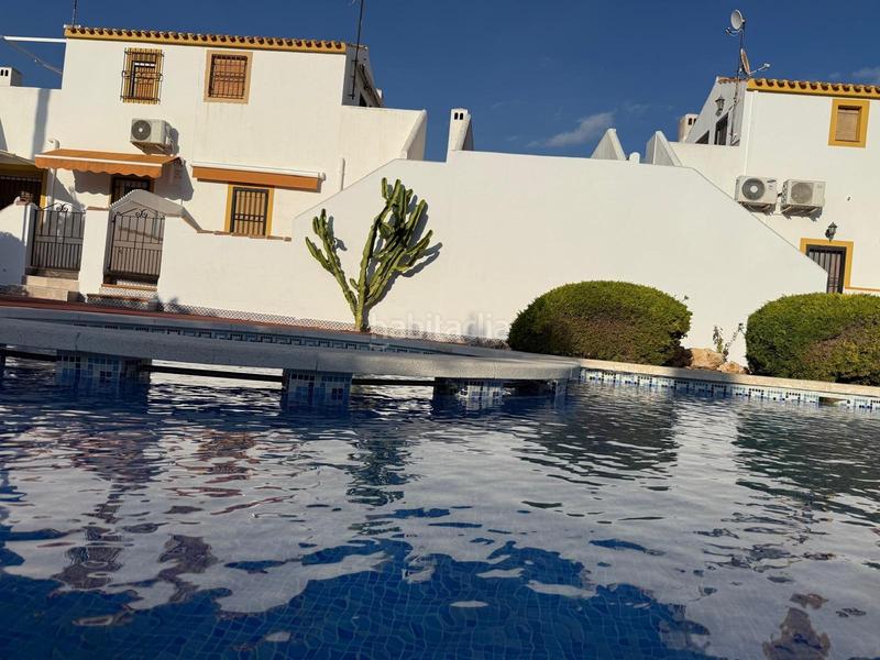 Foto 43e18b83-e213-4b7b-9ecc-b8eed9686fcf. Casa bifamiliare con parcheggio piscina in Pueblo Latino Pilar de la Horadada