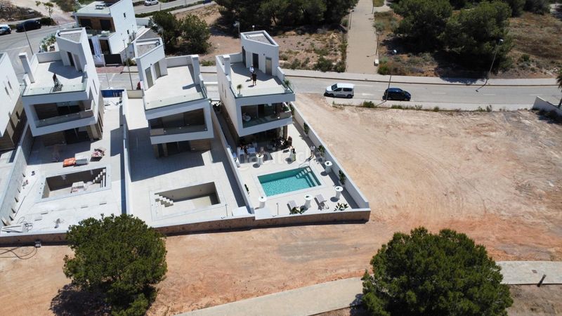 Foto 3dd2c426-6a57-4c94-9c02-dc5a00079dcf. Chalet mit parking pool in El Pinar de Campoverde Pilar de la Horadada
