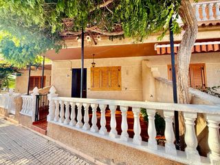 Casa adossada a Torre de la Horadada