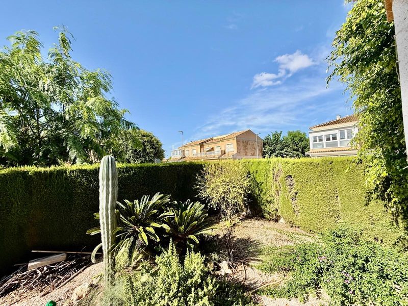 Foto 47836076-af5a-4801-a982-839762d78072. Chalet en calle calle luz 60 en Centro Alcázares (Los)