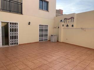 Appartement  Plaa de sant valent. Piso 4 habitaciones en el centro