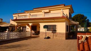 Chalet à Vistabella. Chalet independiente en venta